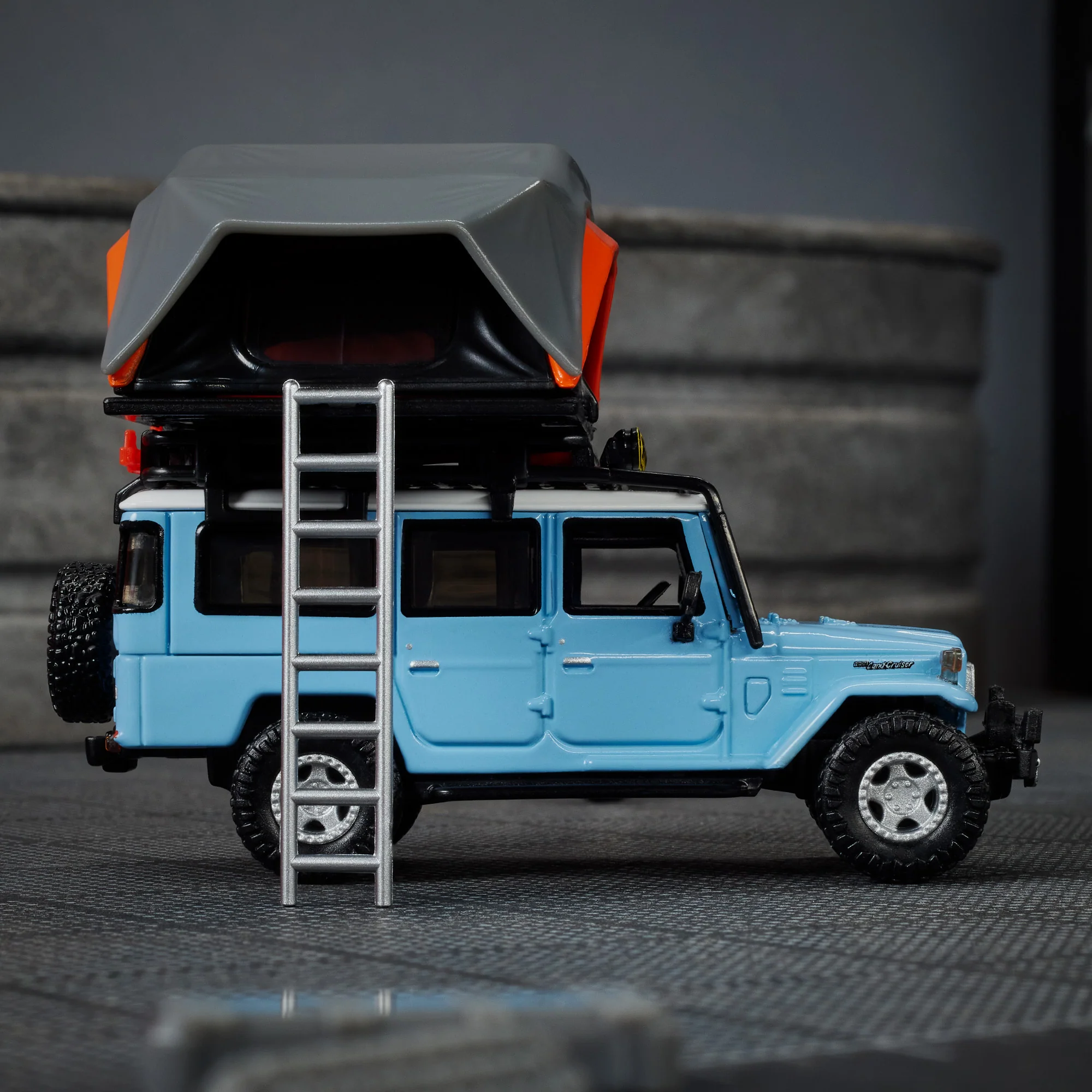 Hot Wheels Elite 64 Mod Shop 1982 Custom Toyota Land Cruiser FJ45 Troopy - Image 10