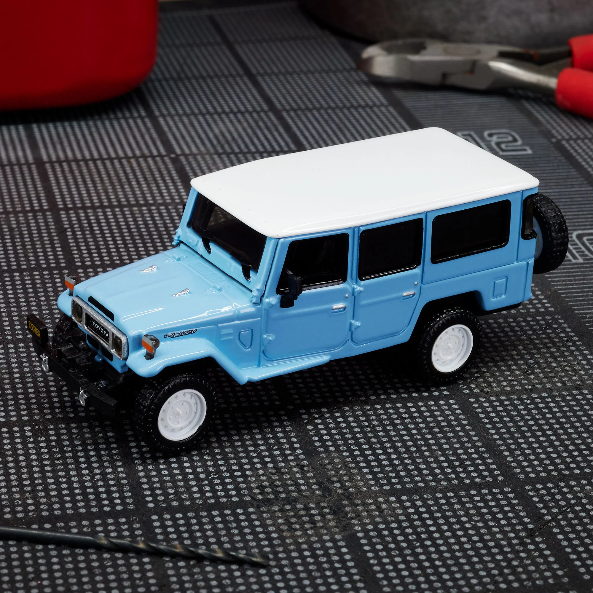 Hot Wheels Elite 64 Mod Shop 1982 Custom Toyota Land Cruiser FJ45 Troopy - Image 14