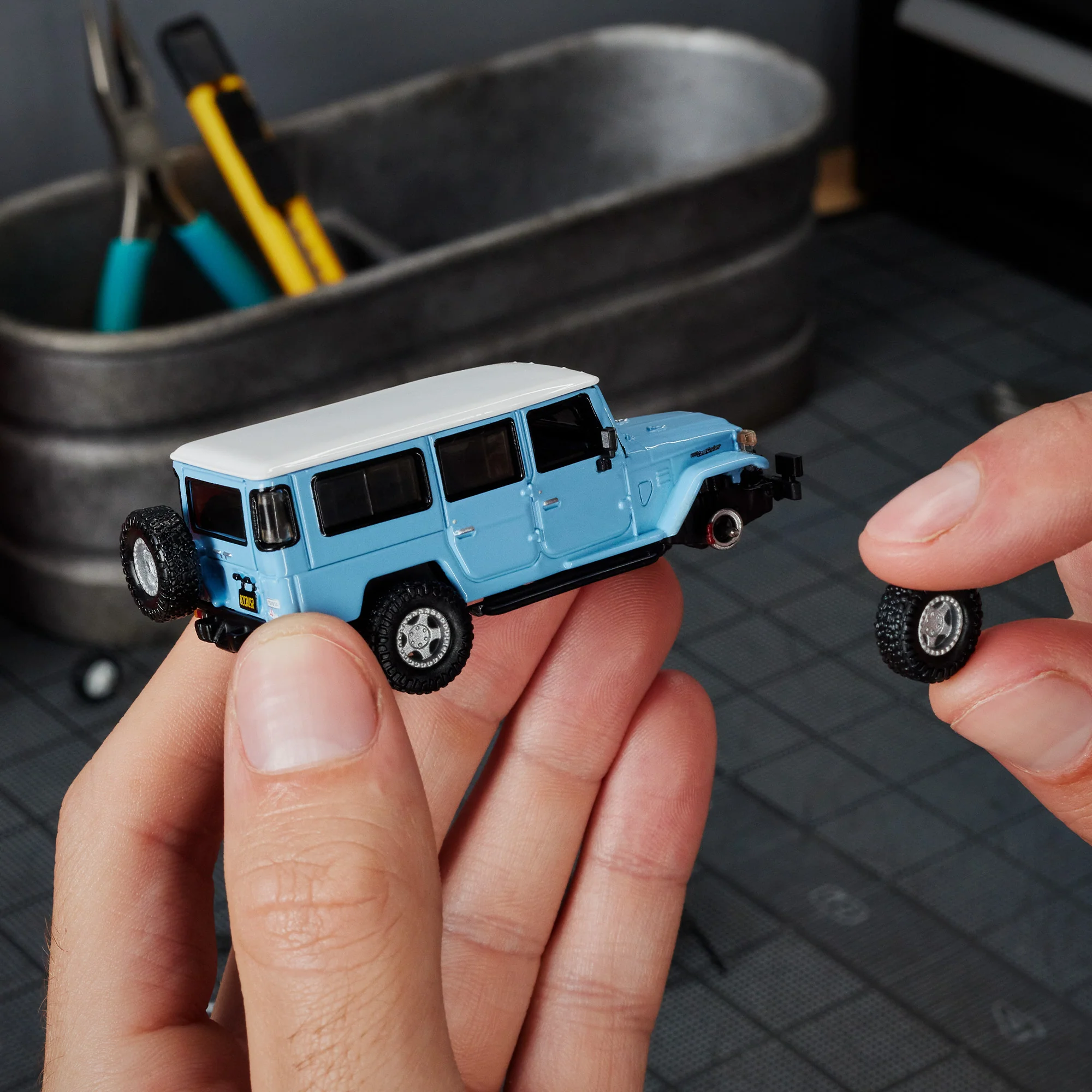 Hot Wheels Elite 64 Mod Shop 1982 Custom Toyota Land Cruiser FJ45 Troopy - Image 17