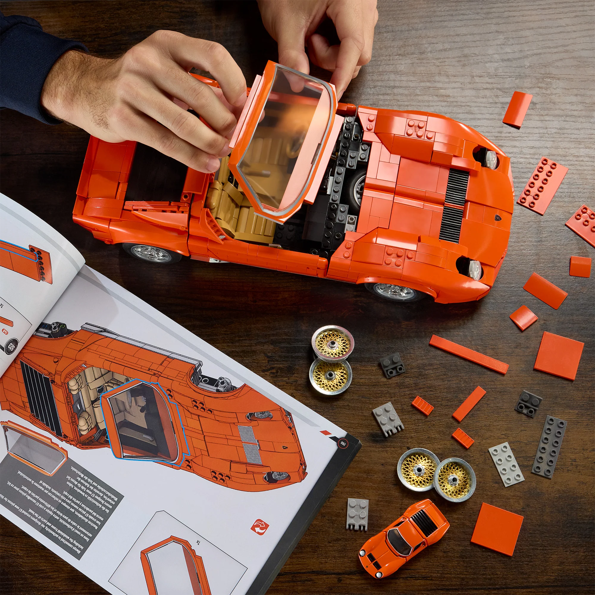Mattel Brick Shop x Hot Wheels Lamborghini Miura P400 SV Building Collectible Set - Image 7
