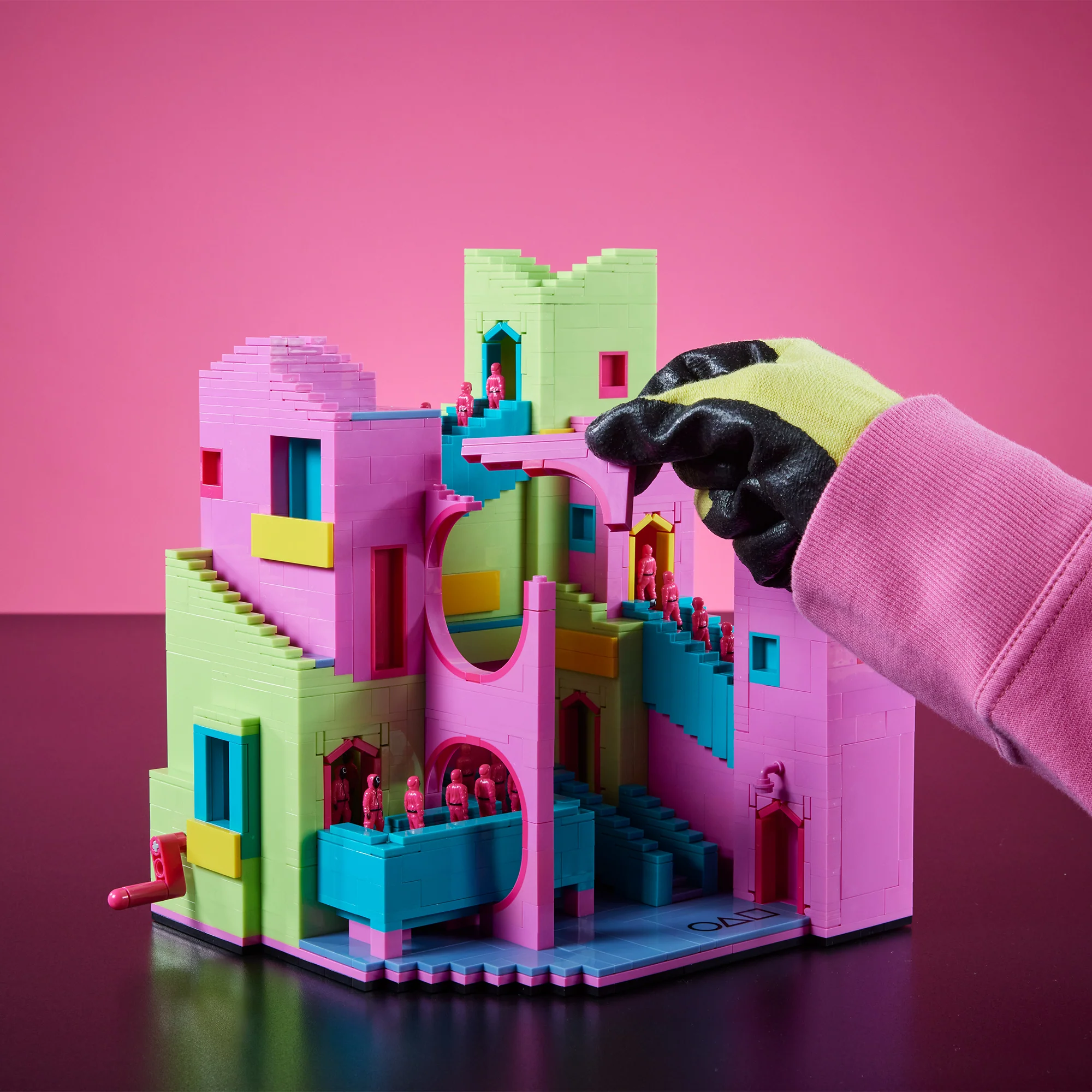 MEGA Squid Game Staircase Collector Building Set - Image 10
