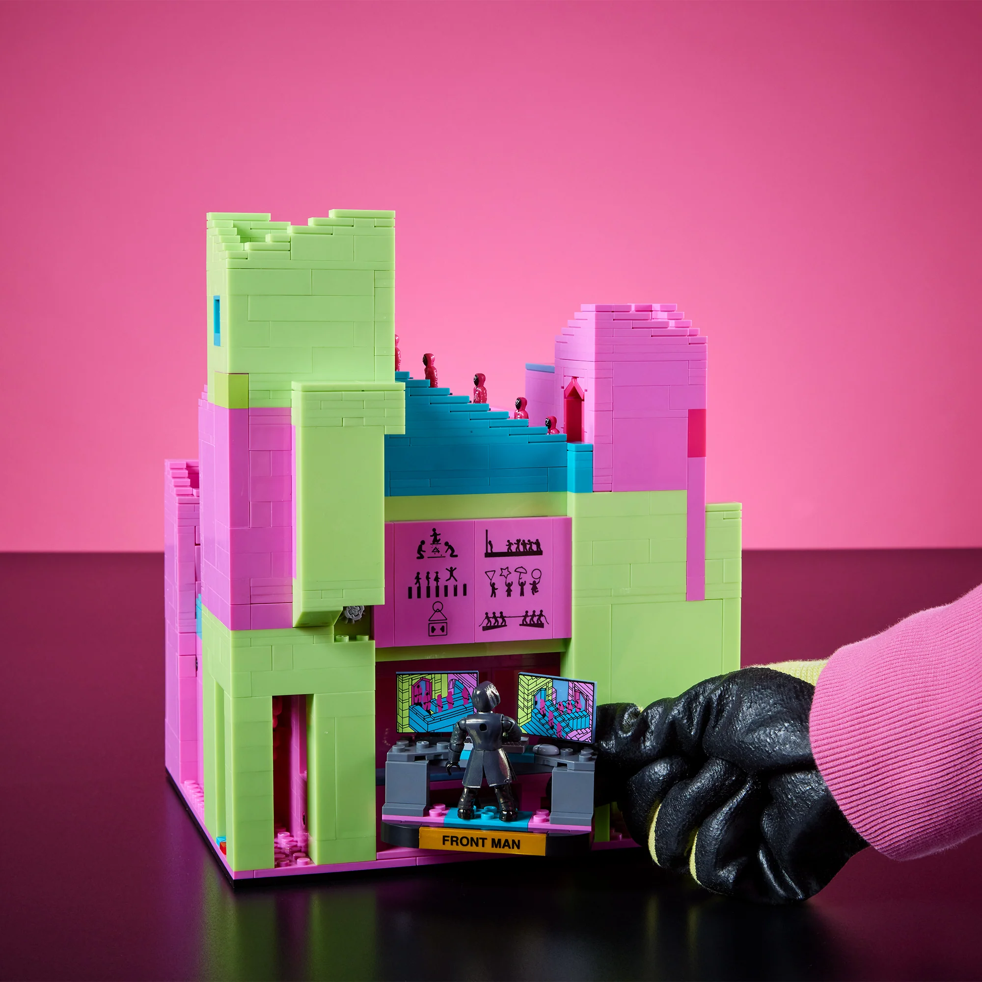 MEGA Squid Game Staircase Collector Building Set - Image 11