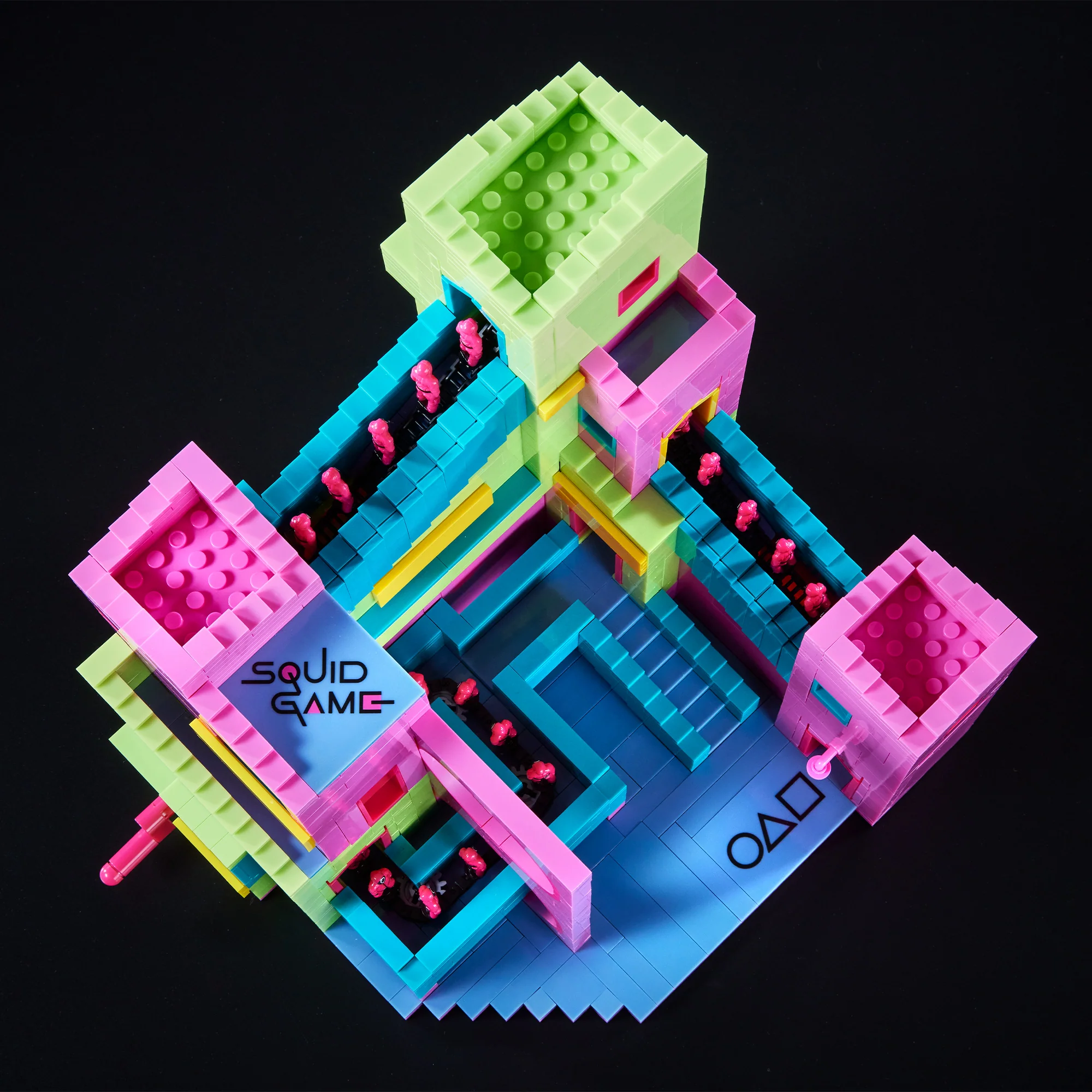 MEGA Squid Game Staircase Collector Building Set - Image 13