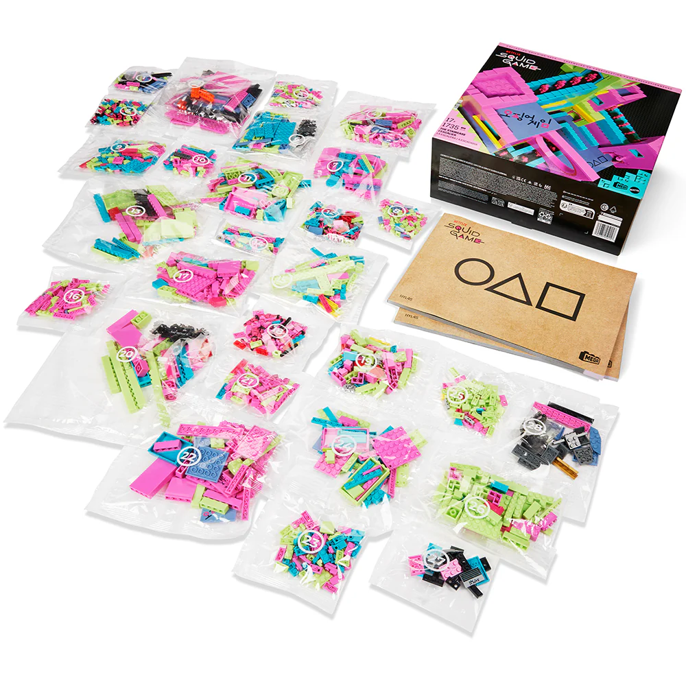 MEGA Squid Game Staircase Collector Building Set - Image 25