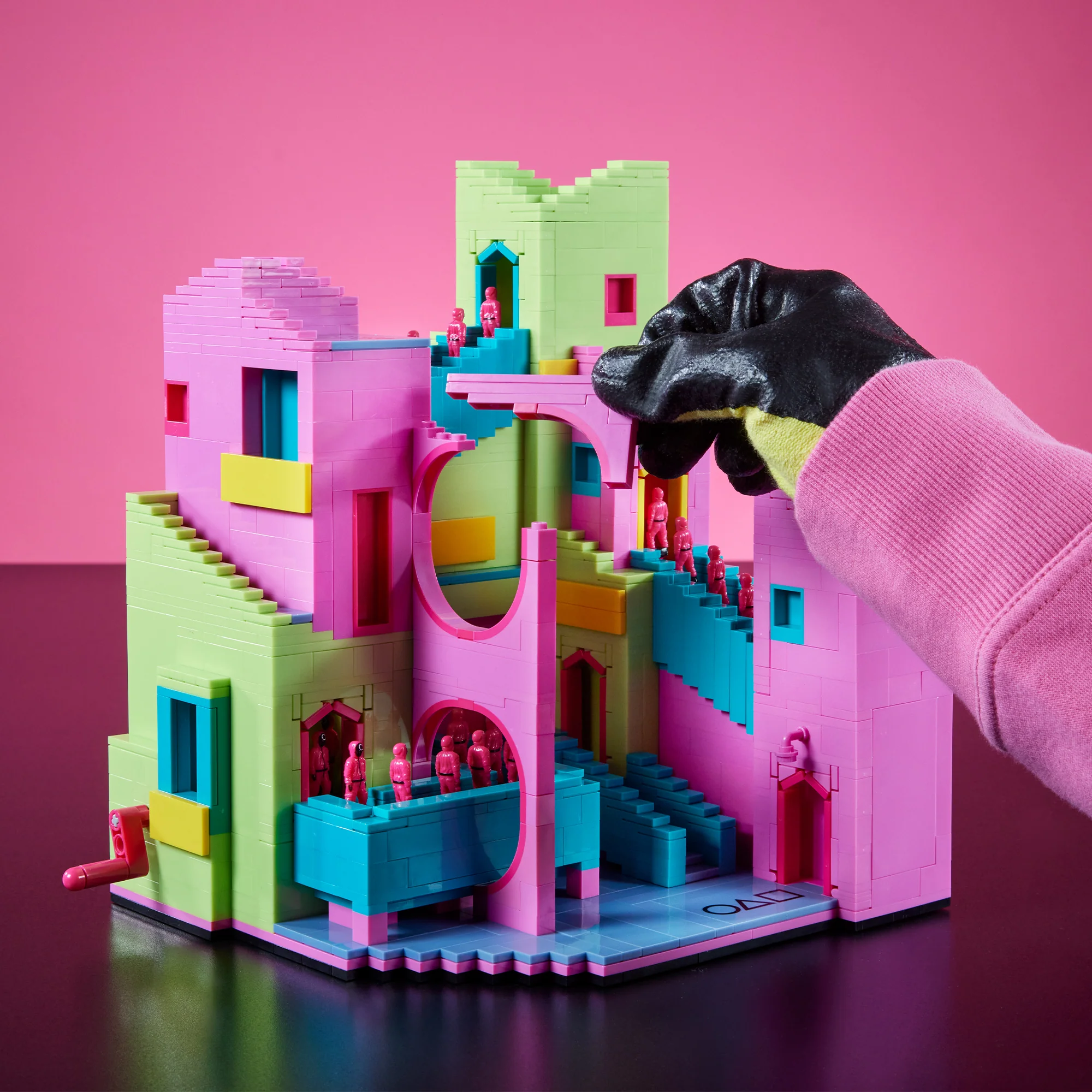 MEGA Squid Game Staircase Collector Building Set - Image 8